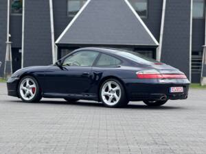 Image 3/42 de Porsche 911 Carrera 4S (2003)