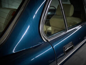 Afbeelding 40/99 van Daimler Double Six (1993)