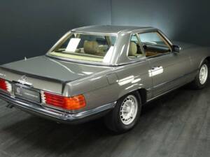 Imagen 2/30 de Mercedes-Benz 380 SL (1983)