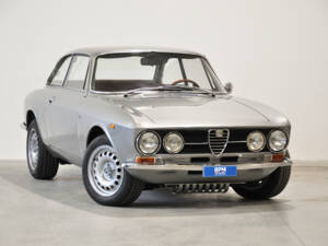 Bild 1/30 von Alfa Romeo Giulia 1300 GT Junior (1971)