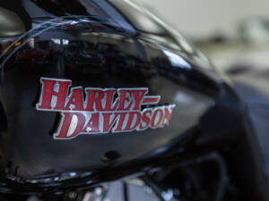 Image 11/18 of Harley-Davidson DUMMY (2018)