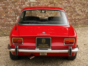 Image 6/50 de Alfa Romeo 1750 GT Veloce (1971)