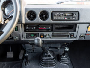Image 89/100 of Toyota Land Cruiser HJ61 GX (1987)