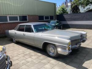 Image 2/18 of Cadillac Fleetwood Brougham (1965)