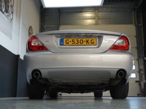 Image 30/50 of Jaguar XJ 8 4.2 (2007)