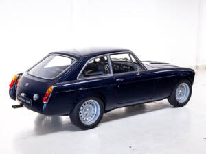 Image 7/41 de MG MGB GT V8 (1976)