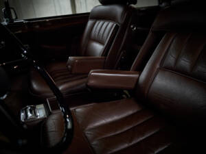 Image 47/99 of Rolls-Royce Corniche I (1979)
