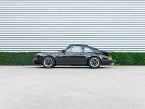 Immagine 8/33 di Porsche 911 Carrera 3.2 (1987)