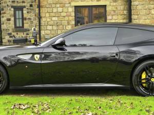 Image 13/50 of Ferrari FF (2012)