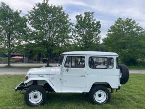 Immagine 4/27 di Toyota Land Cruiser FJ 40 (1982)