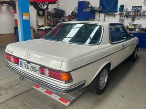 Bild 3/8 von Mercedes-Benz 280 CE (1982)