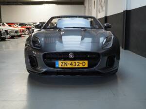 Image 26/50 of Jaguar F-Type (2019)
