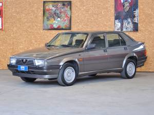 Image 4/48 de Alfa Romeo 75 2.0 Twin Spark (1988)