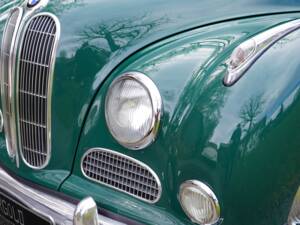 Image 14/38 of BMW 502 Baur (1955)