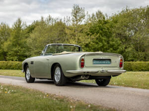 Immagine 24/57 di Aston Martin DB 6 Volante (1969)