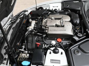 Image 30/32 of Jaguar XKR (2002)