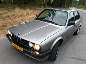 Imagen 2/15 de BMW 320i (1988)