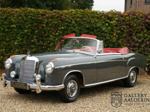 Image 1/50 de Mercedes-Benz 220 SE Cabriolet (1960)