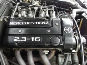Immagine 74/98 di Mercedes-Benz 190 E 2.3-16 (1985)