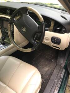 Image 9/25 de Jaguar XJ 8 3.5 (2004)