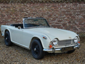 Image 17/50 of Triumph TR 250 (1968)