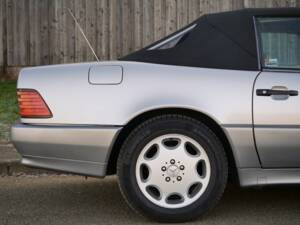 Bild 3/26 von Mercedes-Benz SL 320 (1993)