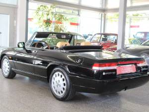 Imagen 2/14 de Alfa Romeo 2.0 Spider (1991)