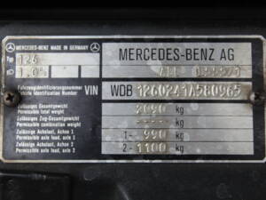 Image 15/19 of Mercedes-Benz 300 SE (1991)