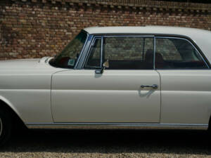 Image 17/50 of Mercedes-Benz 280 SE 3,5 (1970)