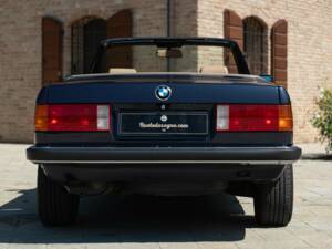 Image 11/50 of BMW 320i (1989)