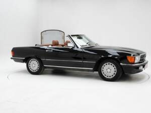 Immagine 3/15 di Mercedes-Benz 560 SL (1986)