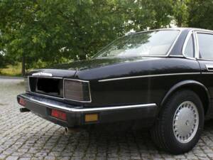 Image 6/6 de Daimler XJ 6 4.0 (1990)