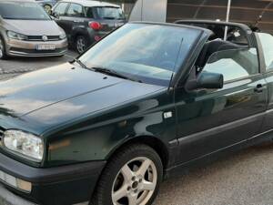 Immagine 7/21 di Volkswagen Golf III Cabrio 1,9 TDI (1995)