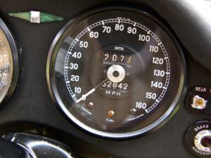 Image 24/50 de Jaguar E-Type (1968)