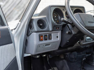 Image 61/100 of Toyota Land Cruiser HJ61 GX (1987)