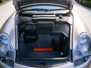 Imagen 12/27 de Porsche 911 Carrera 4 (2000)