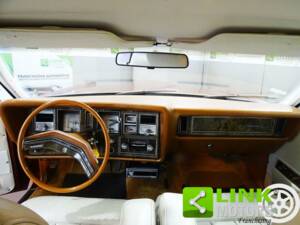 Image 2/10 of Lincoln Continental Mark V (1977)