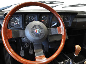 Immagine 28/34 di Alfa Romeo GTV 6 2.5 (1986)