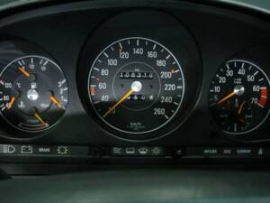 Image 13/30 of Mercedes-Benz 560 SL (1987)