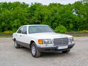 Bild 8/21 von Mercedes-Benz 280 SE (1985)