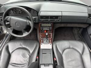 Bild 10/19 von Mercedes-Benz SL 320 (1998)