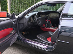 Image 35/51 of Jaguar XKR (2003)