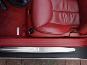 Image 41/50 of Mercedes-Benz SL 55 AMG (2004)