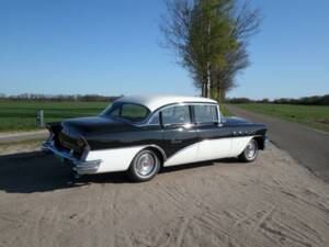 Image 4/9 of Buick Riviera Sedan (1956)