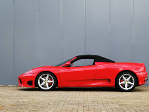 Image 39/57 de Ferrari F 360 Spider (2001)