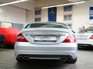 Image 12/34 de Mercedes-Benz CLS 55 AMG (2005)