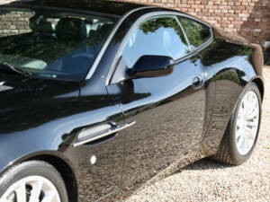 Immagine 38/50 di Aston Martin V12 Vanquish (2002)
