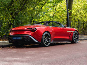 Immagine 8/70 di Aston Martin Vanquish Zagato Volante (2017)