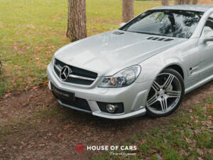 Immagine 16/43 di Mercedes-Benz SL 63 AMG (2008)