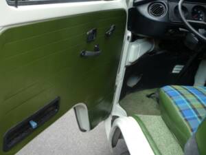 Image 57/100 of Volkswagen T2b Westfalia (1973)